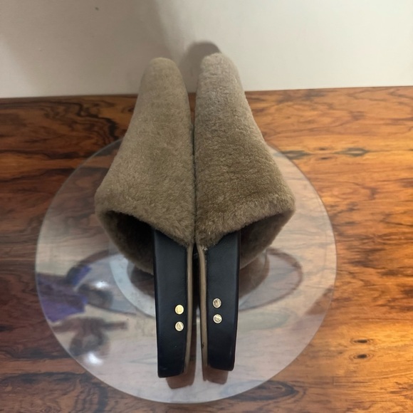 BEEK Flufftail Shearling Slide - Picture 12 of 16